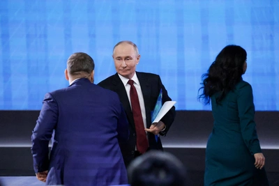 Путин наградил четырёх кузбассовцев: чиновников и педагога