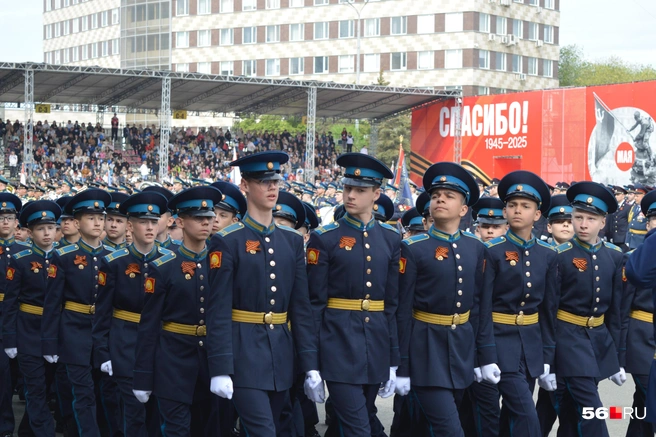 «Шагаем мы в строю едином сердца стучат, как метроном» | Источник: Анастасия Баринова / 56.RU