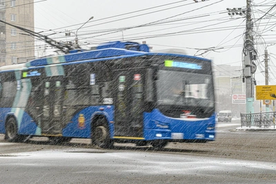 В Чите на линию выходит вдвое меньше троллейбусов из-за нехватки водителей