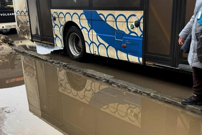 Волгоградские дворы и остановки залило талой водой