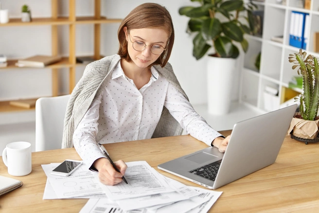 Заработать большие деньги можно не только в офисе | Источник: freepik.com