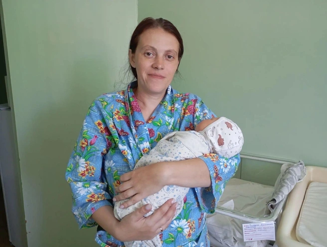 Александра с сыном Леонидом | Источник: Минздрав Приморья / Telegram
