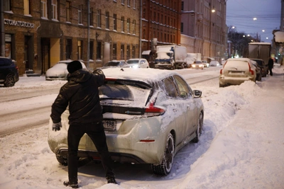 В Нижневартовске таксист высадил маму с ребенком в мороз