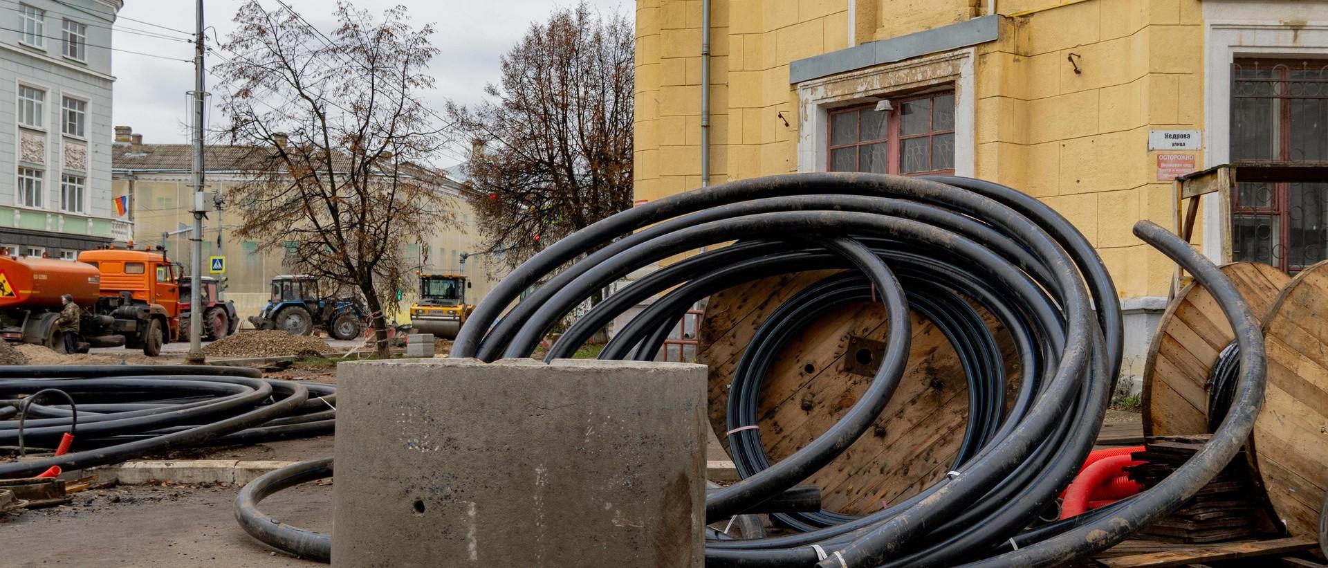 Баженовы жили в доме на Советской улице, 6/10. Сейчас здесь ведутся работы и вид загорожен строительными материалами | Источник: Кирилл Поверинов / 76.RU