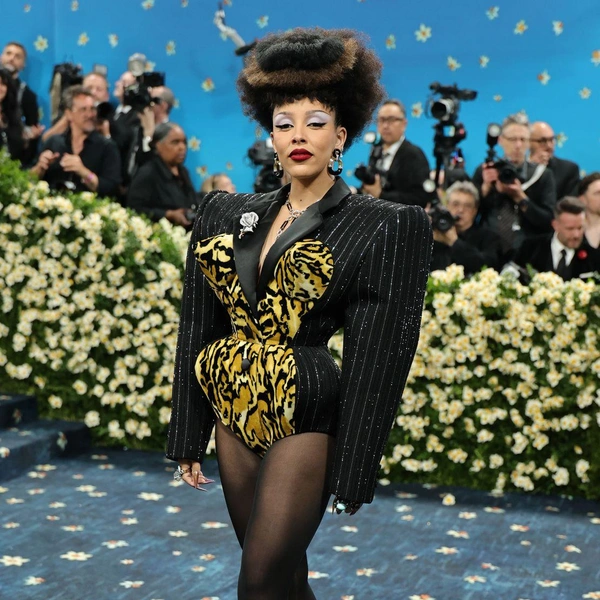 Doja Cat в образе от Marc Jacobs | Источник: Getty Images