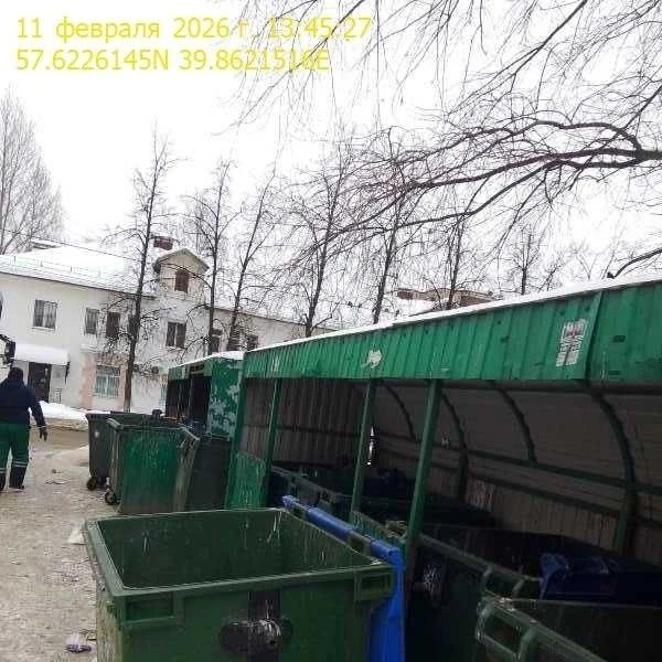В пресс-службе организации прислали фото, доказывающие уборку контейнеров | Источник: ООО&nbsp;«Хартия»