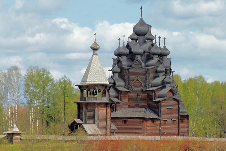 Церковь во имя Покрова Пресвятой Богородицы (аарковый комплекс «Усадьба Богословка» в Невском лесопарке, Ленинградская область) | Источник: Тарасенков Александр / Legion Media 