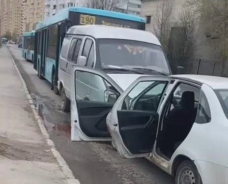 Сюрприз на повороте. Рейсовый автобус попал в массовое ДТП в Шушарах | Источник: Мегаполис | ДТП и ЧП | Санкт-Петербург | Питер