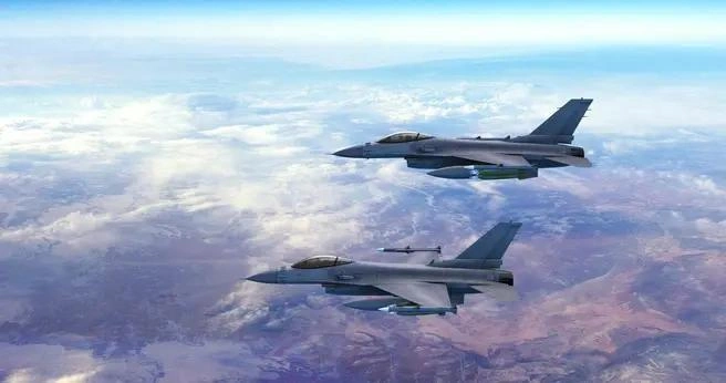 Хуситы заявили о ранении трех российских моряков при авиаударе США по порту в Йемене | Источник: yucelyilmaz / iStock