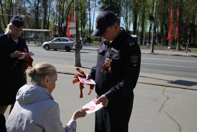 Полицейские Пскова поддержали акцию «Георгиевская ленточка»