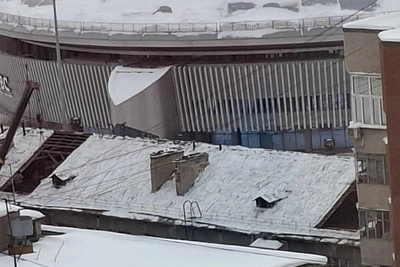 В Екатеринбурге разобрали крышу дома: причина — капремонт