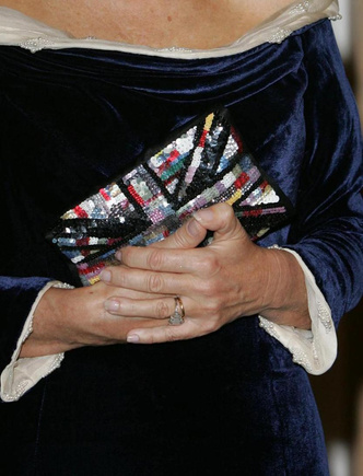 Роскошная коллекция: все самые модные сумки королевы Камиллы, о которых мечтают все