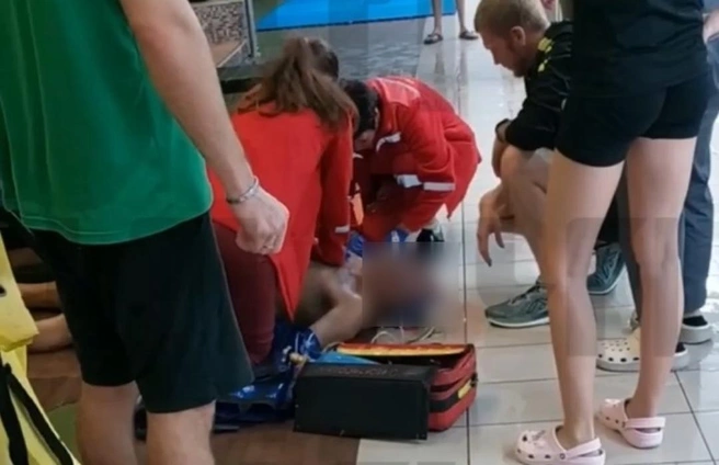 Мужчину пытались откачать | Источник: ЧП Краснодара и края / T.me