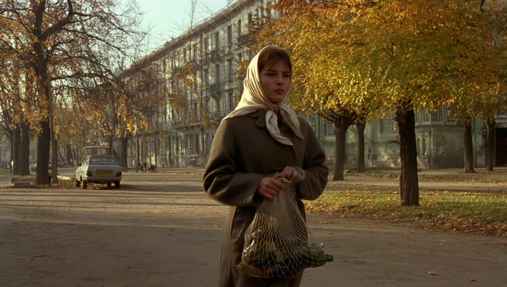 Почему в СССР все сдавали бутылки, а сегодня этого не делают | Источник: theDay/higgsfield/soul