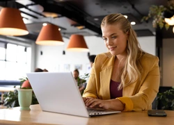 «Заменит ли ИИ дизайнеров?»: 3 профессии, которые будут востребованы в будущем