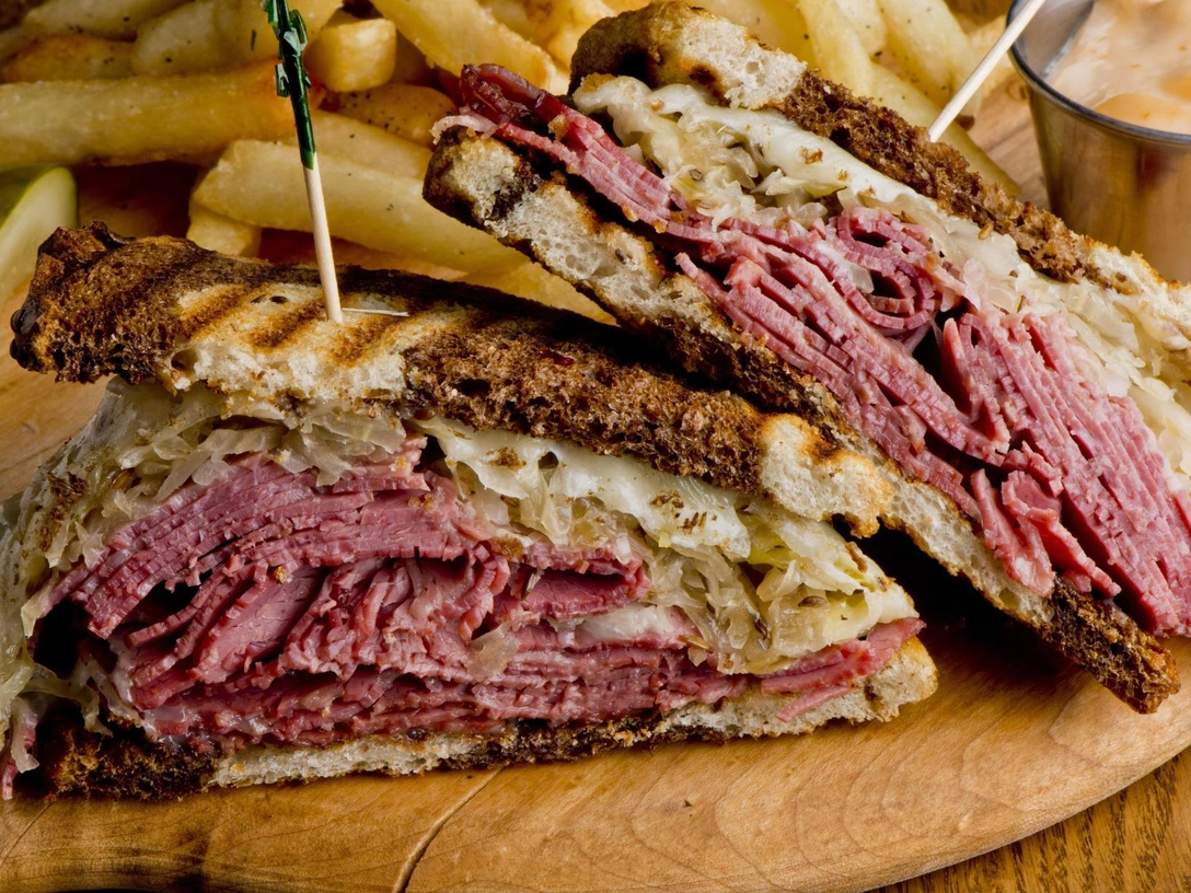 Сэндвичи по-итальянски: рецепт сытного перекуса, который заменит вам целый ужин | marieclaire.ru