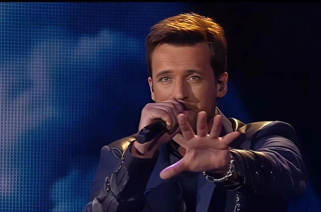 Дмитрий Колдун спел свой главный хит, после которого о нем заговорил весь мир | Источник: кадр из шоу «Две Звезды. Семейный подряд», Первый канал, 2025 год