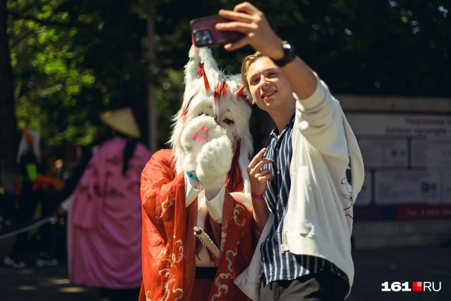 Тут все фотографировались со всеми | Источник: Евгений Вдовин / 161.RU