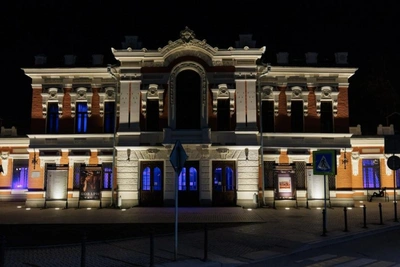 Псковская область подсветила здания синим цветом