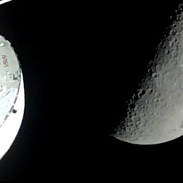 Курс на Землю: корабль «Орион» с экипажем миссии «Артемида-2» успешно облетел Луну и движется домой