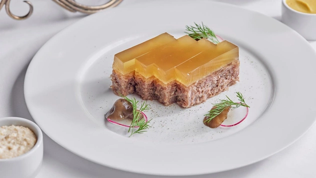 Рецепт дня: мясной холодец к новогоднему столу