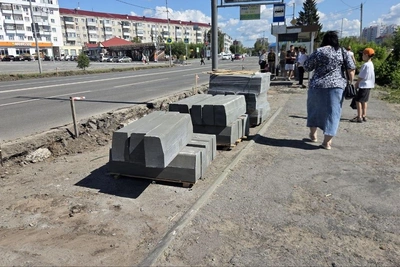 В Кургане на Пушкина демонтируют бордюры