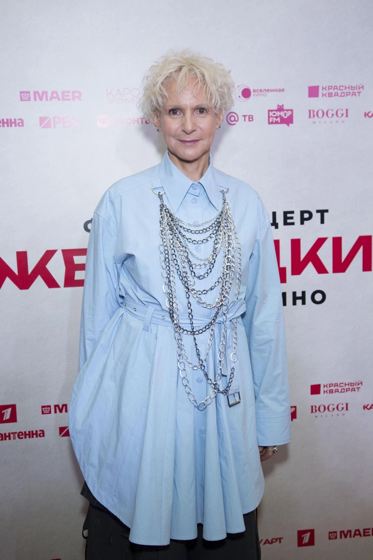 Порно әйелі күйеуінің алдында трахает