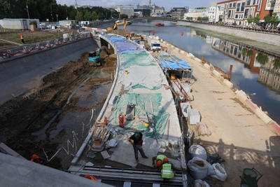 Мост на Болотной набережной строят редким методом