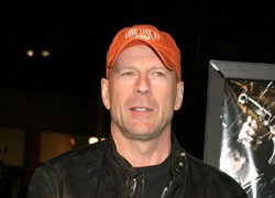 Как сейчас выглядит Брюс Уиллис: тяжелобольной актер появился на публике