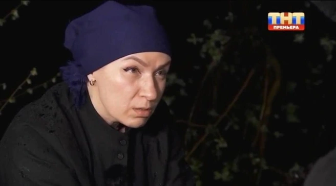 Изосимова раскопала землю там, где раньше был мистический «подклад» | Источник: телеканал «ТНТ»
