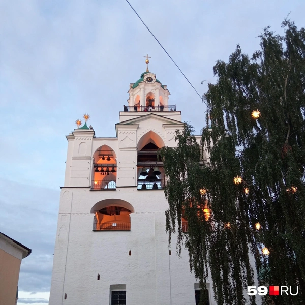 Мы поднимались на самую верхушку этой звонницы | Источник: Вероника Свизева / 59.RU