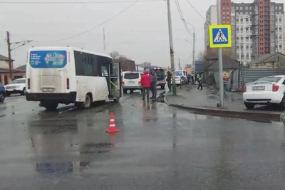 Столкновение ГАЗели с легковушками в Омске