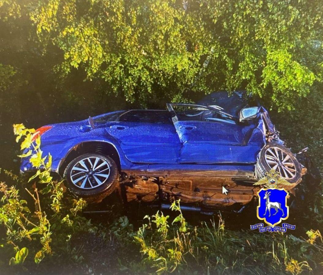 Пострадали трое подростков: в Самарской области «Лада» врезалась в «Ниву» и улетела в кювет