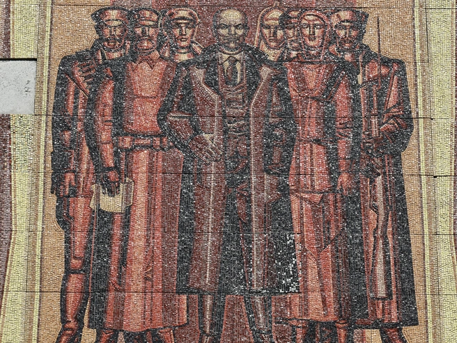 Фрагмент центральной сцены: В. И. Ленин среди красноармейцев. | Источник: Наталья Лапцевич