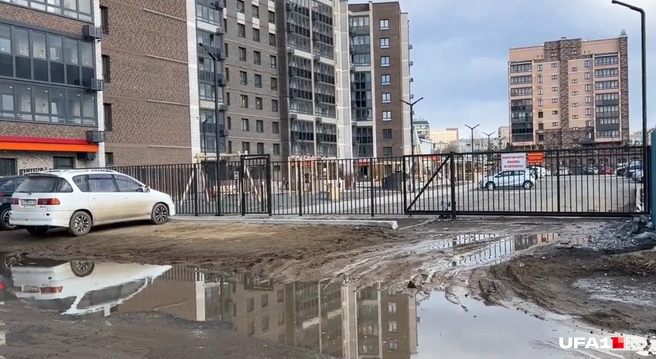 Грязь там везде, не только на въезде | Источник: Андрей Бирюков / UFA1.RU
