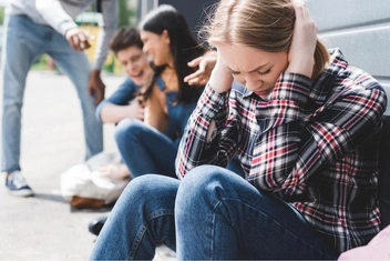 «Моя подруга — рабыня для окружающих. Готова терпеть боль и унижения — все ради „хозяев“»