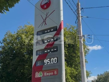 На локальных АЗС ситуация такая же, как и на «Газпроме», только даже за дизель цена стала выше | Источник: Дарья Ходосевич / YA62.RU