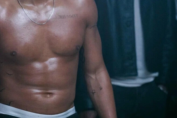 [quiz] Угадай, это кадр из испанской «Моей вины» или британской