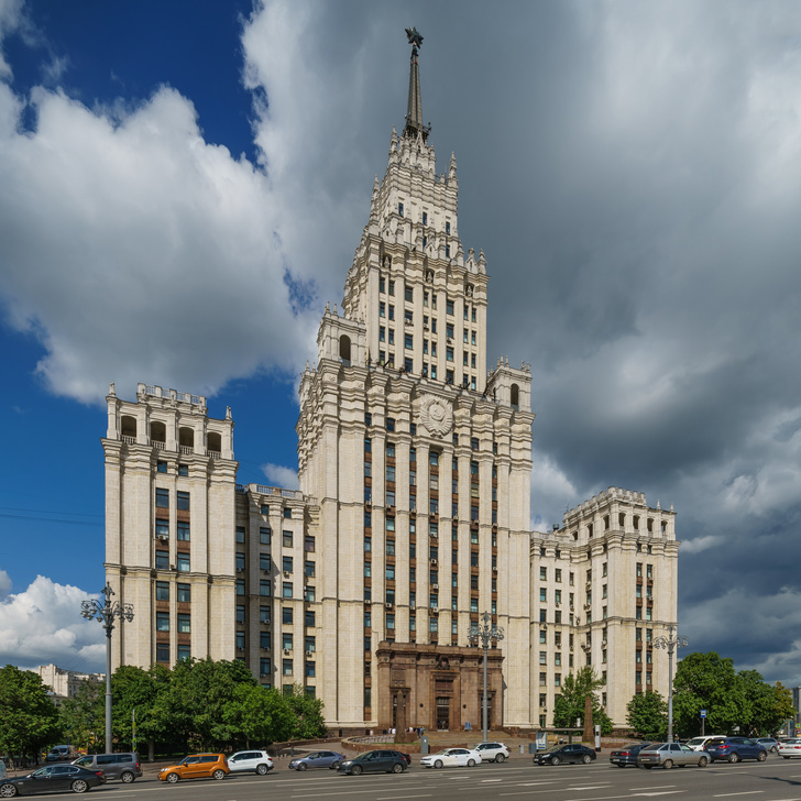 Как выглядят квартиры в легендарной сталинской высотке на Красных воротах