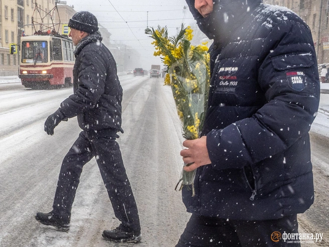 Букет цветов не подорожает для петербуржцев к 8 Марта. Он уже это сделал | Источник: Михаил Огнев / «Фонтанка.ру»