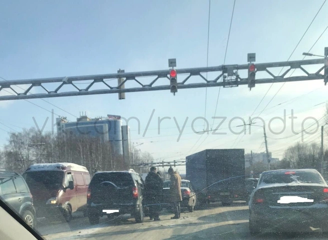 На Московском шоссе столкнулись три автомобиля | ya62.ru