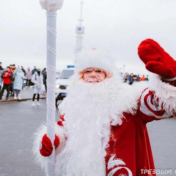 Даже Дедушка Мороз пробежал по центру города | Источник: «Трезвый Ярославль»