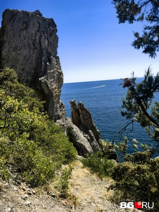 Во время прогулки можно любоваться морскими пейзажами | Источник: Анастасия Шевякова / 86.RU