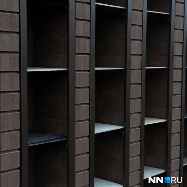 Пустые ниши для новых урн | Источник: Кристина Калинина / NN.RU