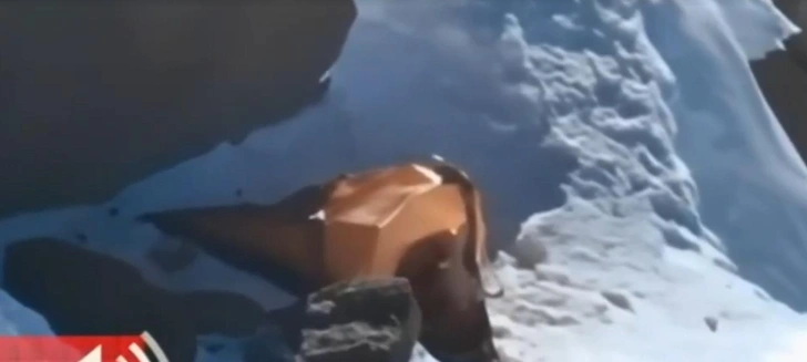 А это кадры с первых видео, на которых палатка развевается на ветру