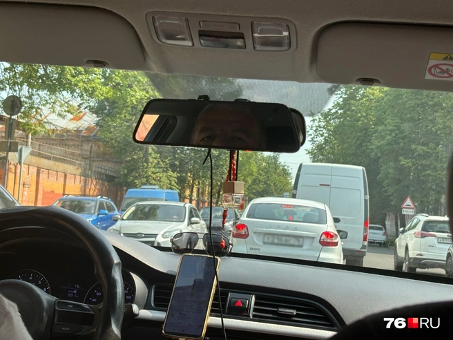 Таксисты обращают внимание, что наиболее затруднен проезд по Первомайской | Источник: читатель 76.RU