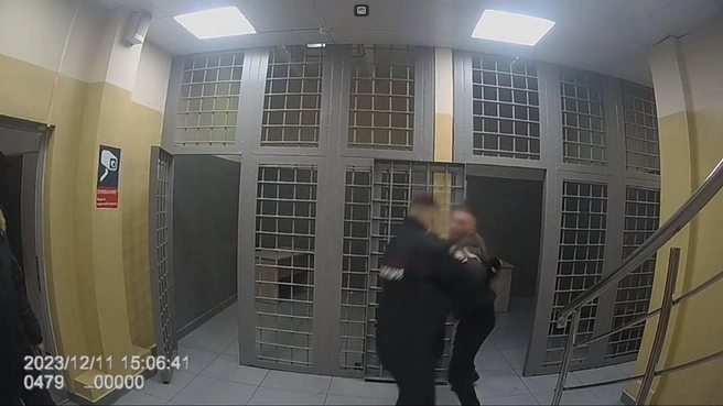 Мужчина был пьян, и его отвели в отдел полиции | Источник: Центральный МСУТ СК России / T.me