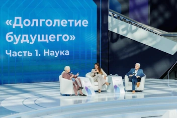 Анастасия Ракова вместе с экспертами обсудила тренды ЗОЖ и долголетия на пленарной сессии в Гостином Дворе