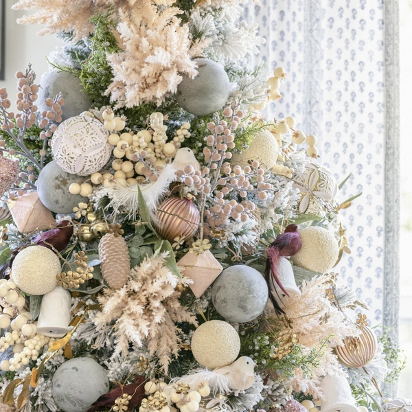 Белая новогодняя елка: 25+ фото и идей