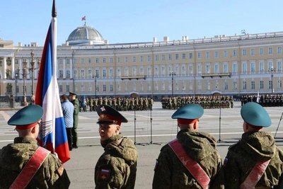Парад в Петербурге 9 мая пройдет без военной техники